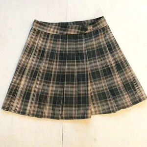 Ledin plaid pleated mini skirt, beautifully lined. Women’s size medium